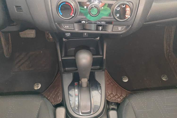 Used Honda Fit 2018 1.5L CVT Comfort Sunroof Version Gear Lever