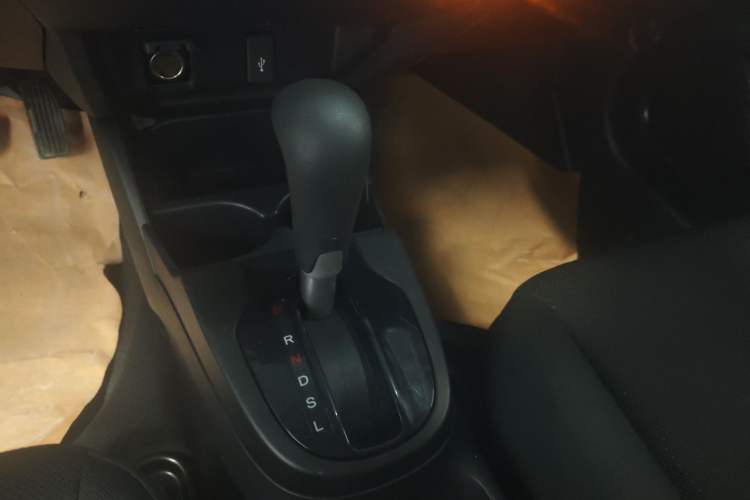 Used Honda Fit 2018 1.5L CVT Comfort Sunroof Version Gear Lever