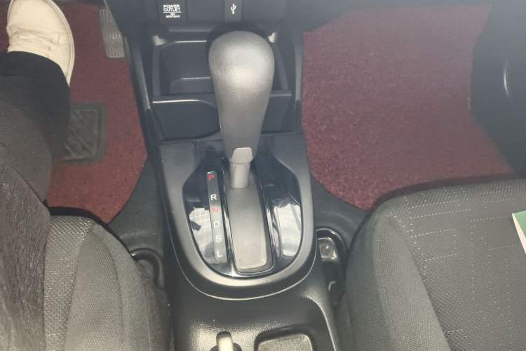 Used Honda Fit 2018 1.5L CVT Comfort Sunroof Version Gear Lever