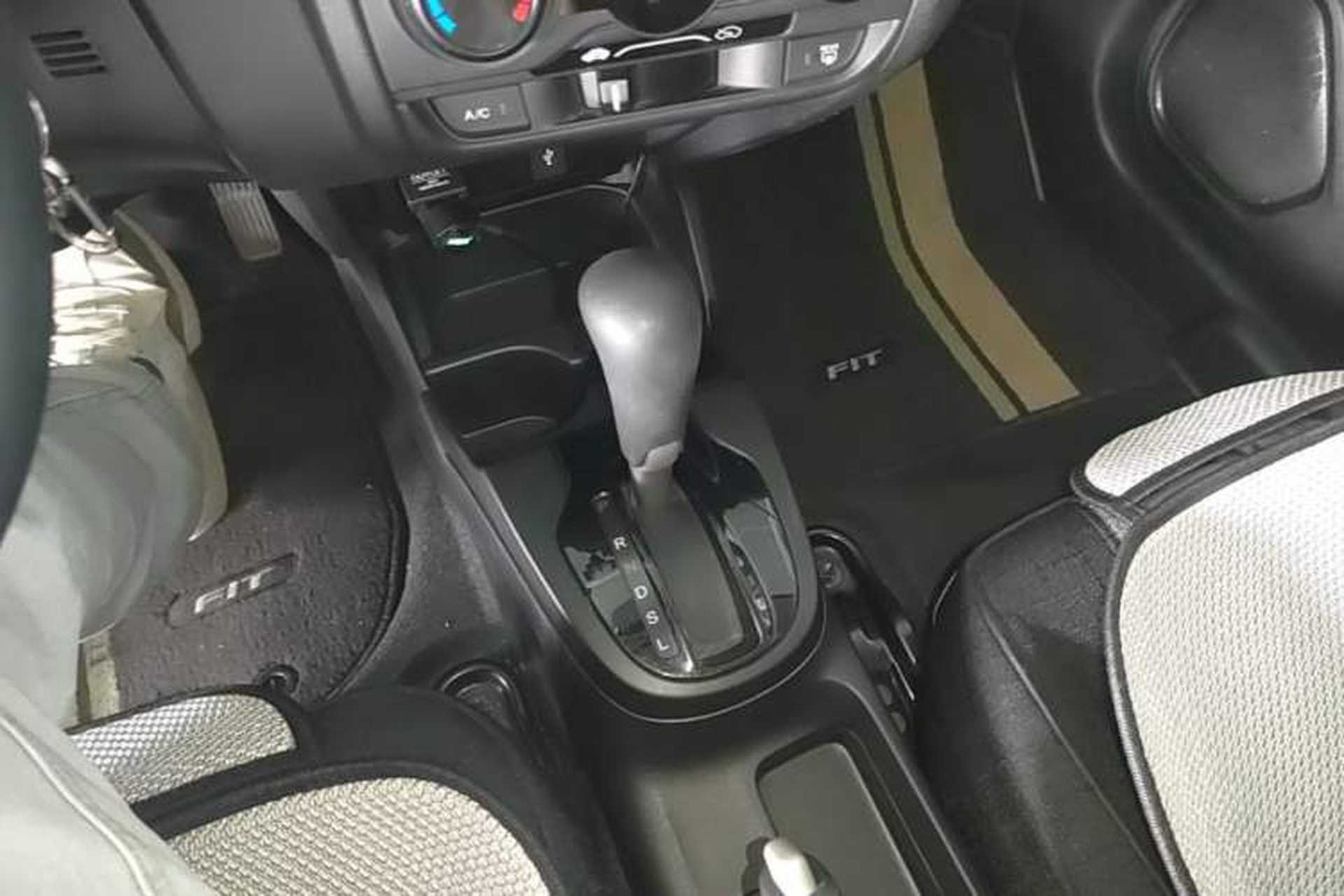 Used Honda Fit 2018 1.5L CVT Comfort Version Gear Lever