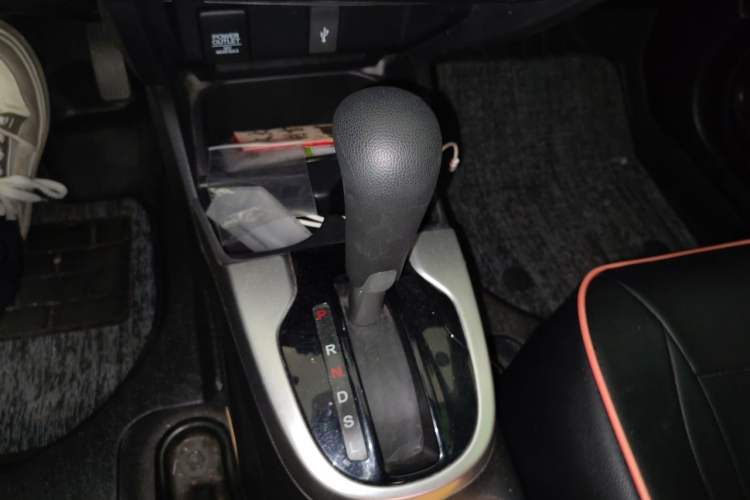 Used Honda Fit 2018 1.5L CVT Trendy Sports Edition Gear Lever