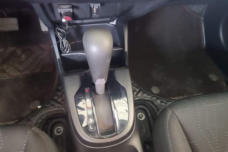Used Honda Fit 2018 1.5L CVT Comfort Sunroof Version Gear Lever