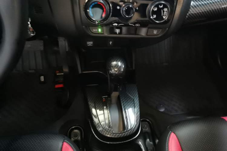 Used Honda Fit 2018 1.5L CVT Comfort Sunroof Version Gear Lever