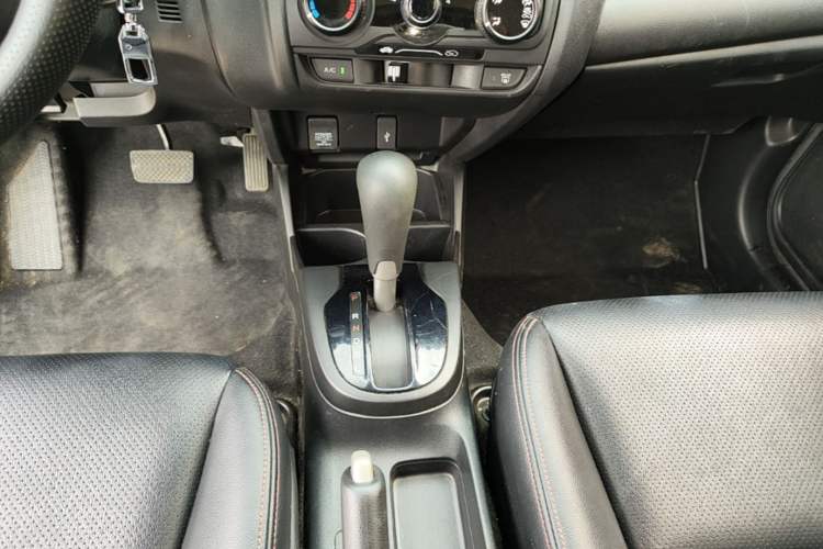 Used Honda Fit 2018 1.5L CVT Comfort Version Gear Lever