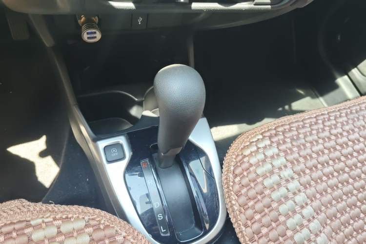 Used Honda Fit 2018 1.5L CVT Luxury Edition Gear Lever