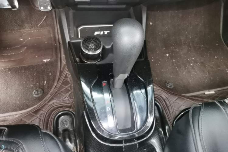 Used Honda Fit 2018 1.5L CVT Comfort Sunroof Version Gear Lever
