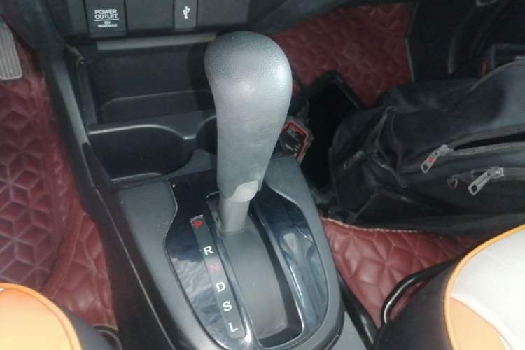 Used Honda Fit 2018 1.5L CVT Comfort Sunroof Version Gear Lever