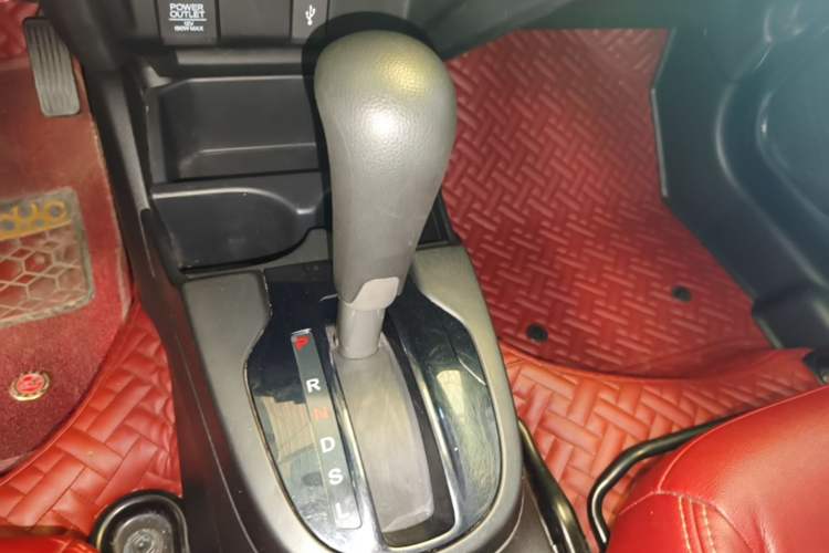 Used Honda Fit 2018 1.5L CVT Comfort Sunroof Version Gear Lever