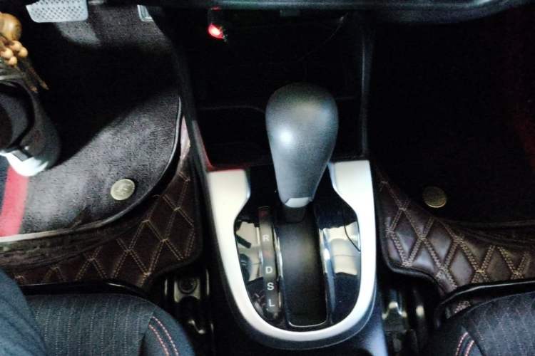 Used Honda Fit 2018 1.5L CVT Trendy Sports Edition Gear Lever