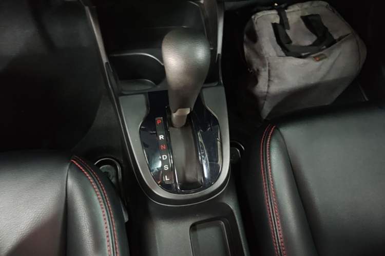 Used Honda Fit 2018 1.5L CVT Comfort Sunroof Version Gear Lever