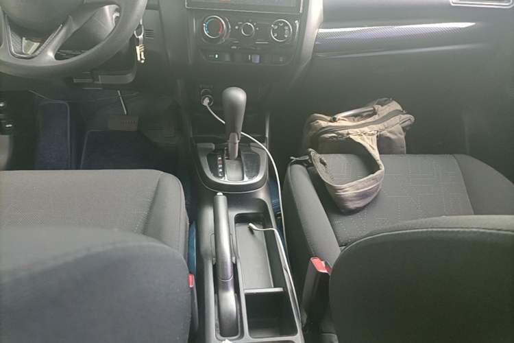 Used Honda Fit 2018 1.5L CVT Comfort Sunroof Version Gear Lever
