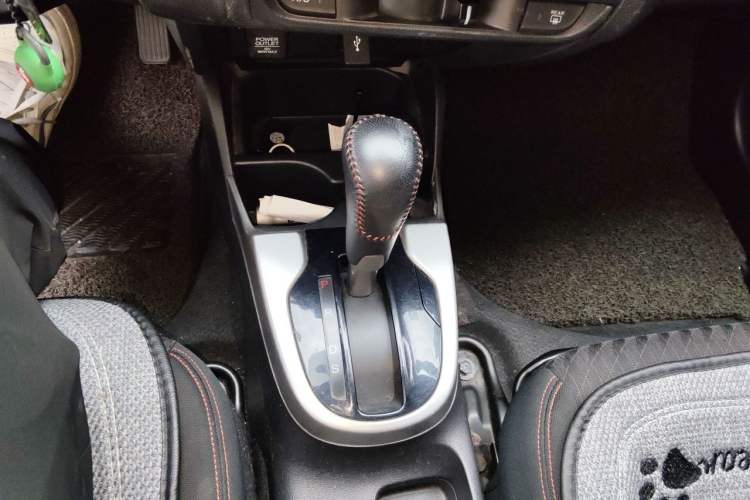 Used Honda Fit 2018 1.5L CVT Trendy Run+ Edition Gear Lever