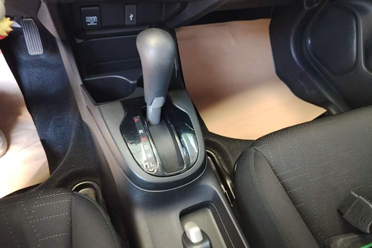 Used Honda Fit 2018 1.5L CVT Comfort Sunroof Version Gear Lever