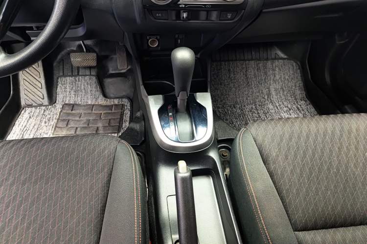Used Honda Fit 2018 1.5L CVT Trendy Sports Edition Gear Lever