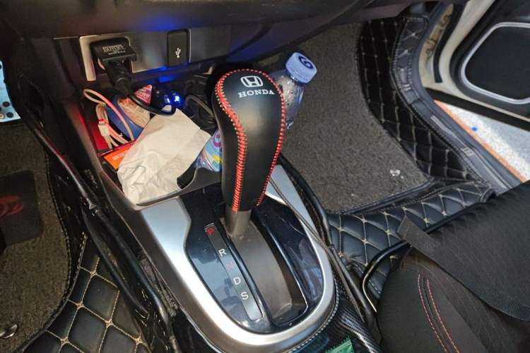 Used Honda Fit 2018 1.5L CVT Trendy Run+ Edition Gear Lever
