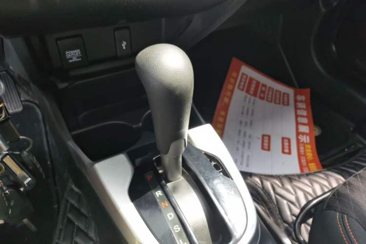 Used Honda Fit 2018 1.5L CVT Trendy Sports Edition Gear Lever