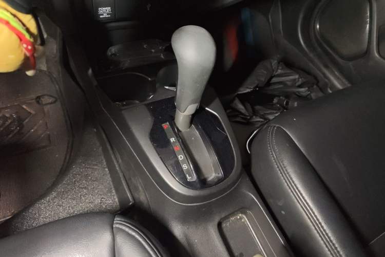 Used Honda Fit 2018 1.5L CVT Comfort Sunroof Version Gear Lever