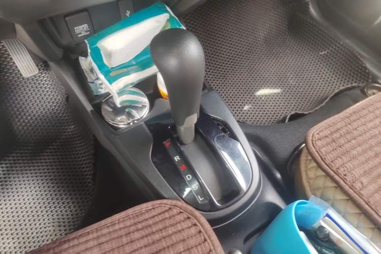 Used Honda Fit 2018 1.5L CVT Comfort Sunroof Version Gear Lever