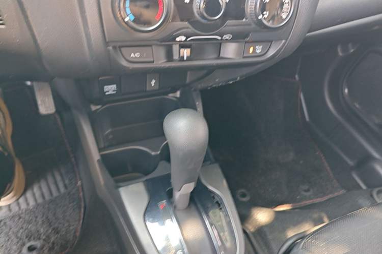 Used Honda Fit 2018 1.5L CVT Comfort Sunroof Version Gear Lever