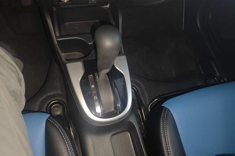 Used Honda Fit 2018 1.5L CVT Trendy Sports Edition Gear Lever