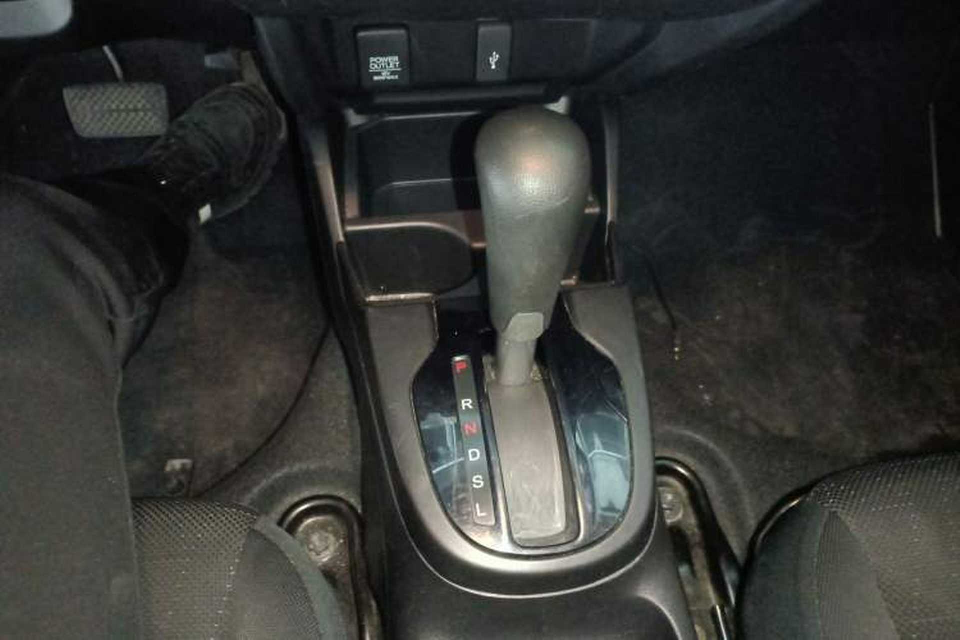 Used Honda Fit 2018 1.5L CVT Comfort Sunroof Version Gear Lever