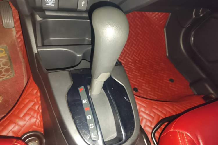 Used Honda Fit 2018 1.5L CVT Comfort Sunroof Version Gear Lever