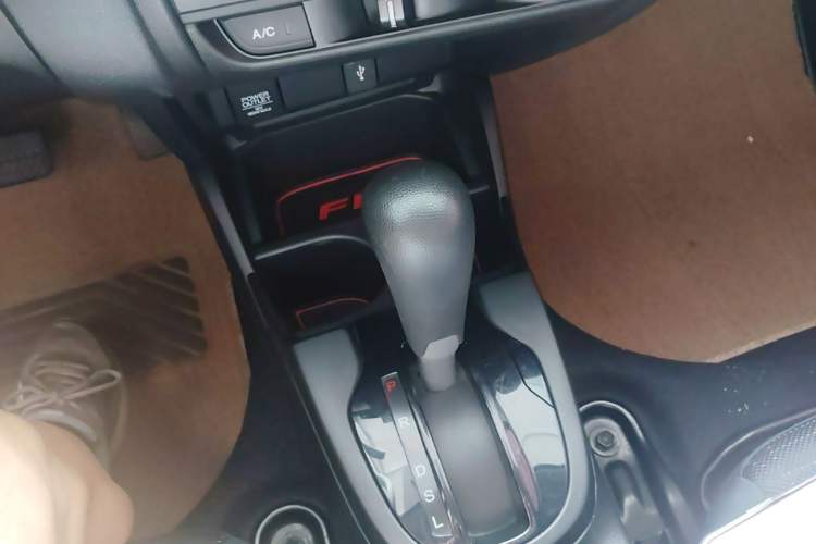 Used Honda Fit 2018 1.5L CVT Comfort Sunroof Version Gear Lever