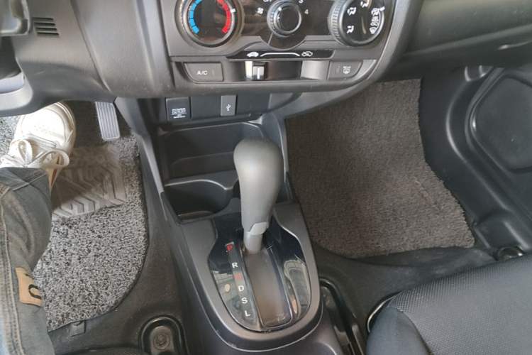 Used Honda Fit 2018 1.5L CVT Comfort Version Gear Lever