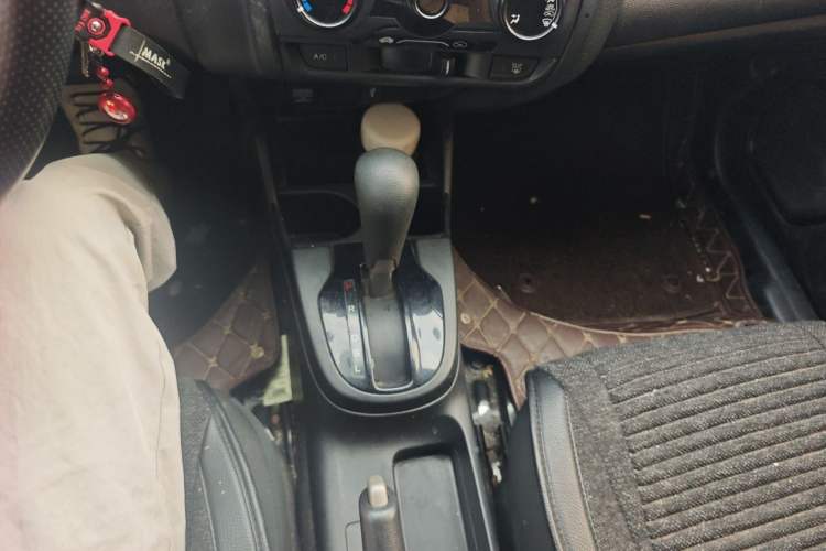 Used Honda Fit 2018 1.5L CVT Comfort Sunroof Version Gear Lever