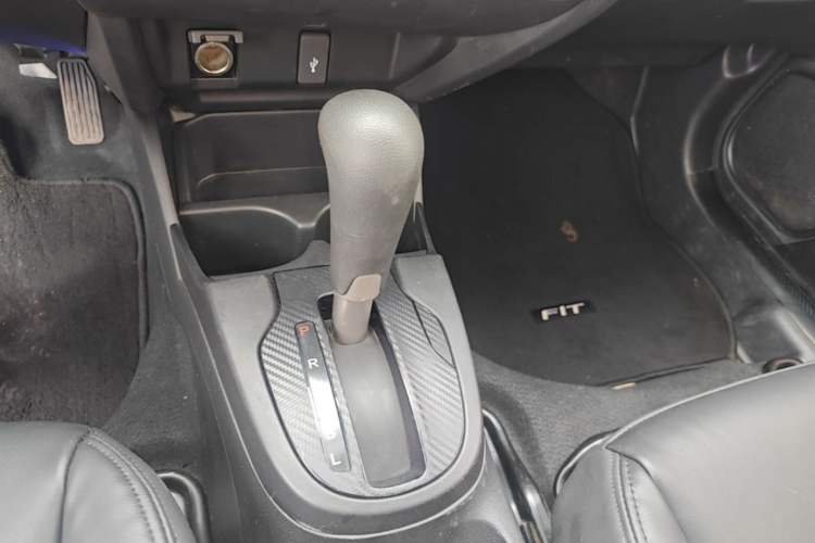 Used Honda Fit 2018 1.5L CVT Comfort Sunroof Version Gear Lever