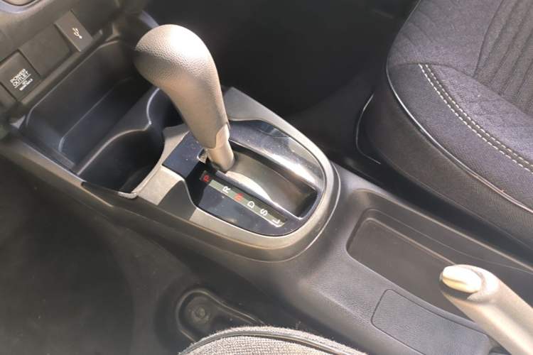 Used Honda Fit 2018 1.5L CVT Comfort Sunroof Version Gear Lever