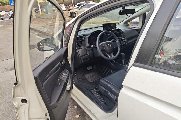Used Honda Fit 2018 1.5L CVT Comfort Version Interior 3