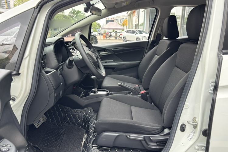 Used Honda Fit 2018 1.5L CVT Comfort Version Interior 3