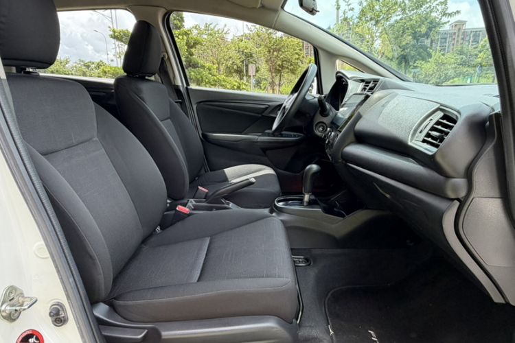 Used Honda Fit 2018 1.5L CVT Comfort Version Interior 3