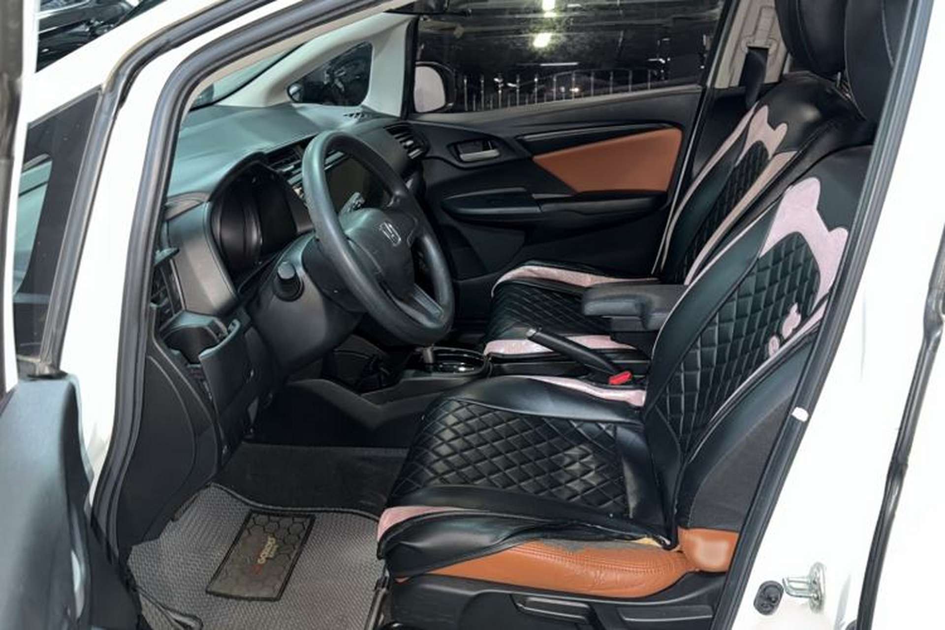 Used Honda Fit 2018 1.5L CVT Comfort Sunroof Version Interior 3