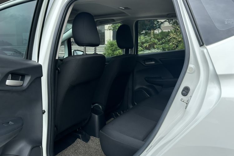 Used Honda Fit 2018 1.5L CVT Comfort Sunroof Version Interior 3