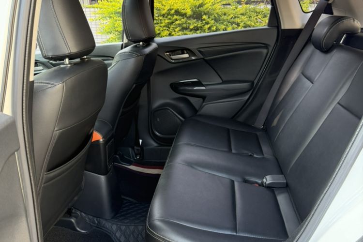 Used Honda Fit 2018 1.5L CVT Comfort Sunroof Version Interior 4