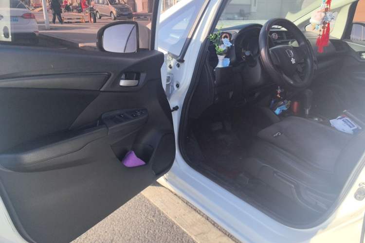 Used Honda Fit 2018 1.5L CVT Comfort Sunroof Version Interior 4