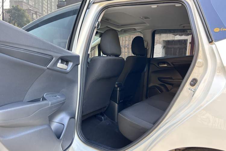 Used Honda Fit 2018 1.5L CVT Comfort Sunroof Version Interior 4
