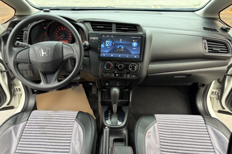Used Honda Fit 2018 1.5L CVT Comfort Version Interior 4
