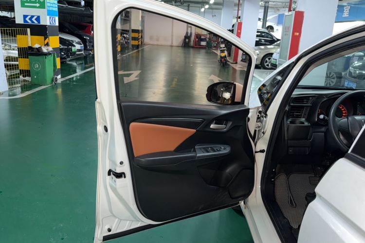 Used Honda Fit 2018 1.5L CVT Comfort Sunroof Version Interior 4