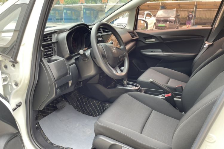 Used Honda Fit 2018 1.5L CVT Comfort Sunroof Version Interior 5