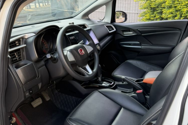 Used Honda Fit 2018 1.5L CVT Comfort Sunroof Version Interior 5
