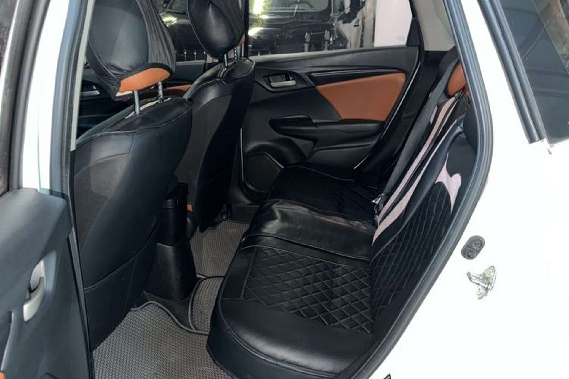 Used Honda Fit 2018 1.5L CVT Comfort Sunroof Version Interior 5