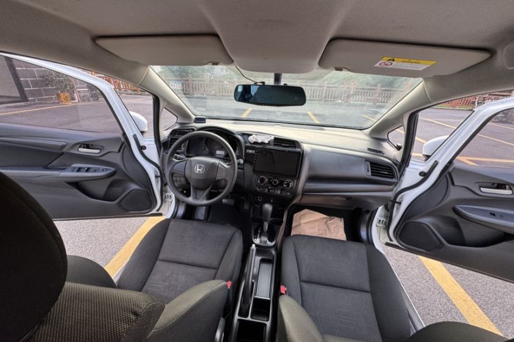 Used Honda Fit 2018 1.5L CVT Comfort Version Interior 6