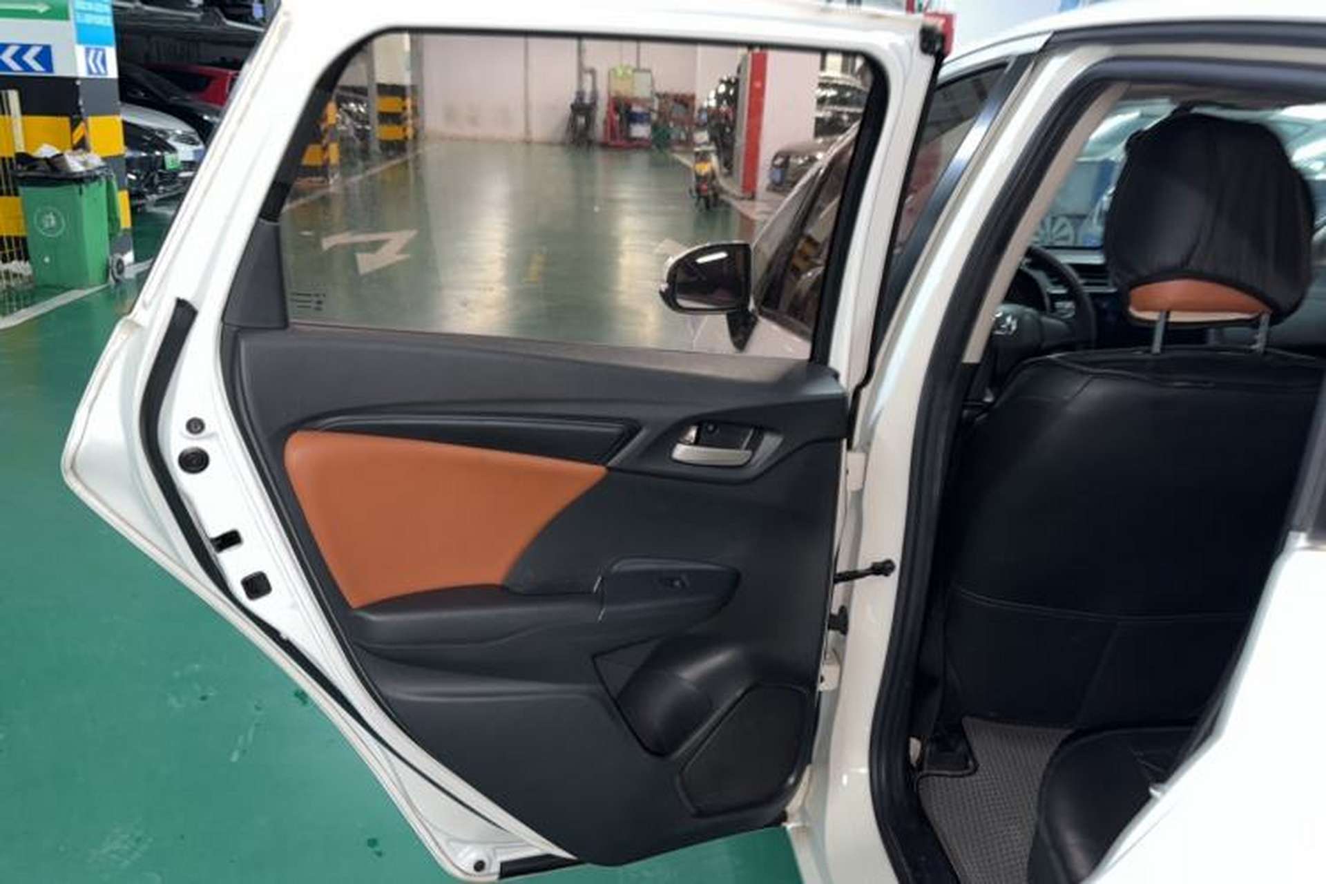 Used Honda Fit 2018 1.5L CVT Comfort Sunroof Version Interior 6