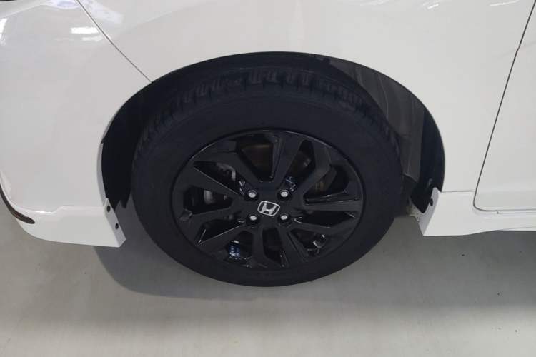 Used Honda Fit 2018 1.5L CVT Trendy Sports Edition Left Front Wheel Hub