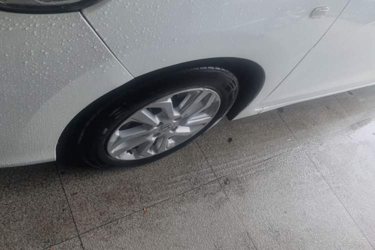 Used Honda Fit 2018 1.5L CVT Comfort Sunroof Version Left Front Wheel Hub