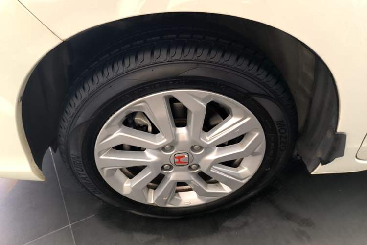 Used Honda Fit 2018 1.5L CVT Comfort Sunroof Version Left Front Wheel Hub