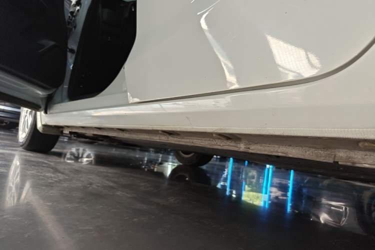 Used Honda Fit 2018 1.5L CVT Comfort Sunroof Version Left Side Sill